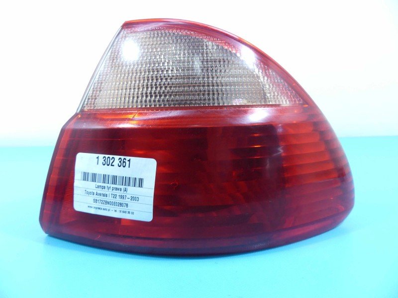 Lampa tył prawa Toyota Avensis I T22 kombi