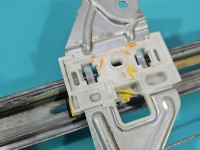 Podnośnik przód prawy SZYBY WINDA Suzuki Vitara II 2015- Suzuki, pęknięty plastik 2 PIN 83530-64P00 5d HB