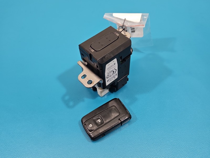 Stacyjka KLUCZYK WKŁADKA Toyota Prius II XW20 03- 626399-000