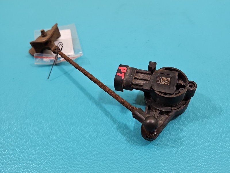 Czujnik poziomowania xenon Opel Mokka A 95137279 Czujnik poziomowania xenon Opel Mokka A 95137279