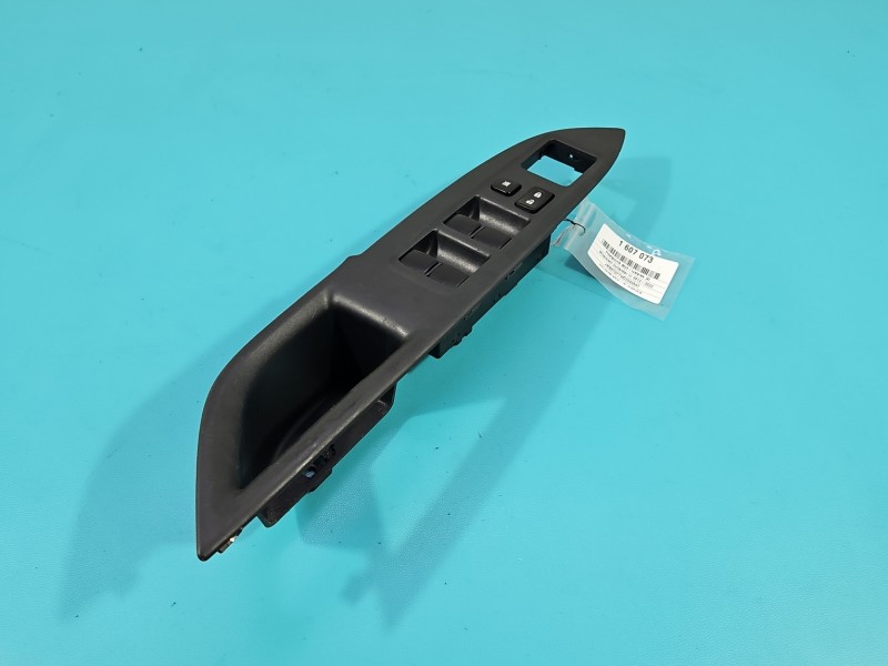 Przełącznik szyb Mitsubishi Outlander III 12-22 EU 8608A238