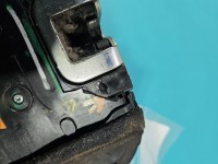 Zamek przód lewy 81310-3U000 Kia Sportage III 10-15 EUROPA Producent części: KIA, delikatne pękniecie obudowy, 6 pin