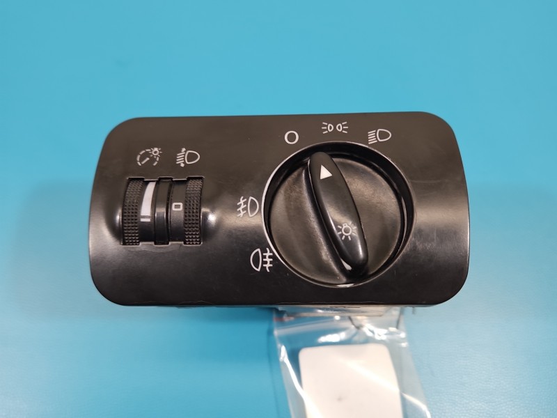 Przełącznik włącznik świateł Seat Leon I Toledo II 1M1941501E