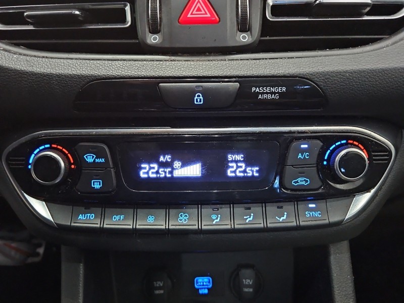 Konsola panel nawiewu Hyundai I30 III 16- 97250-G4CA0