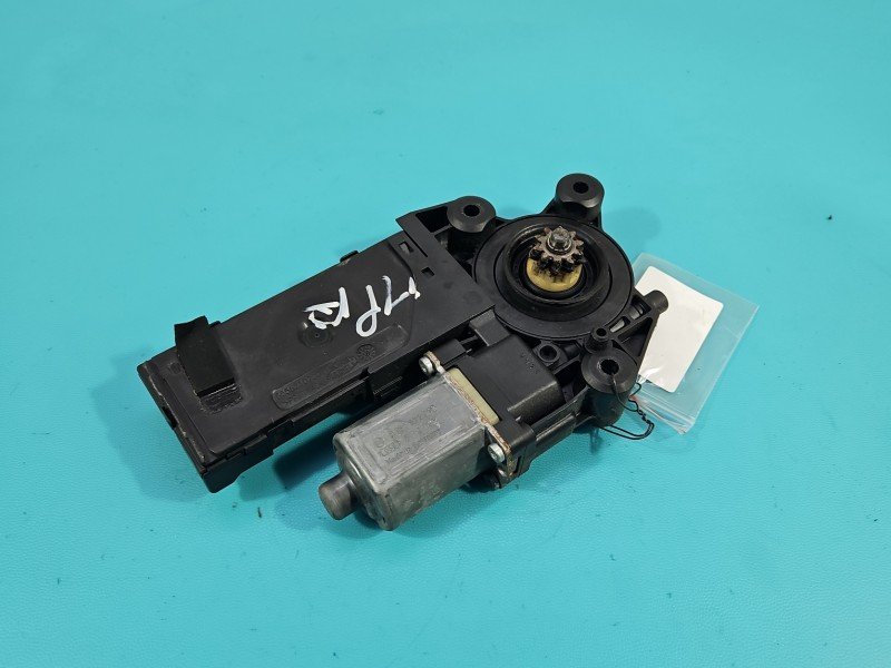 Podnośnik przód lewy Renault Megane III 0130822479, 807315510R Podnośnik przód lewy Renault Megane III 0130822479, 807315510R