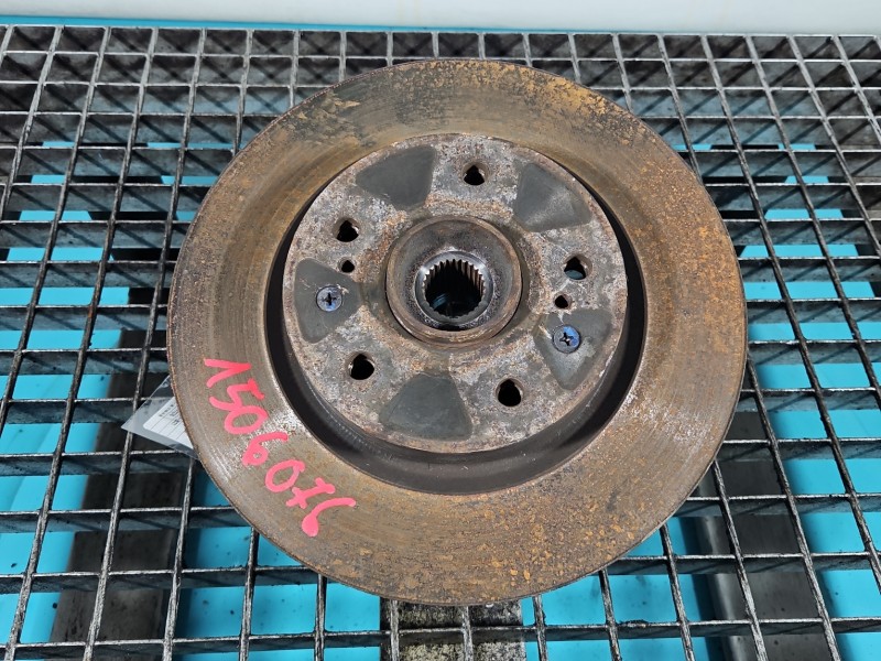 Zwrotnica prawa piasta przód 1.6 16V Suzuki Sx4 S-Cross 13-21