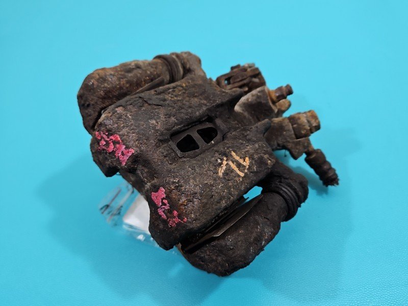 Zacisk tył lewy Honda Civic VI 1.4 16V HB