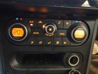 Konsola panel nawiewu Nissan Qashqai I J10 06-13 27500-BR45A