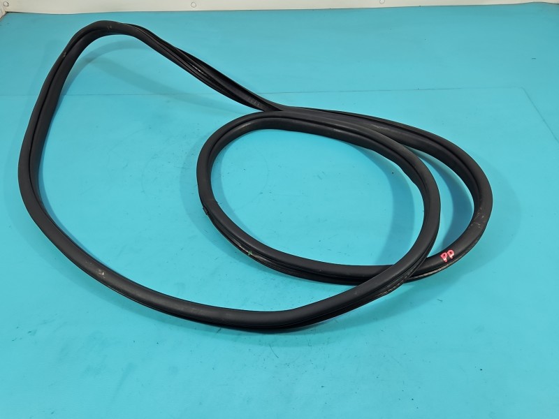 Uszczelka drzwi przód prawa Jeep Grand Cherokee IV WK2