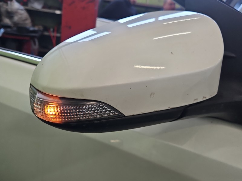 Lusterko prawe Toyota Auris II 070 Europa / 12-18r / lakier:070 /9pin europa