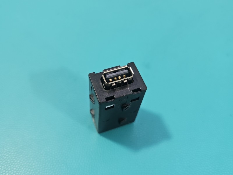 Gniazdo USB MG MG3 24- PWS5531, 11060959