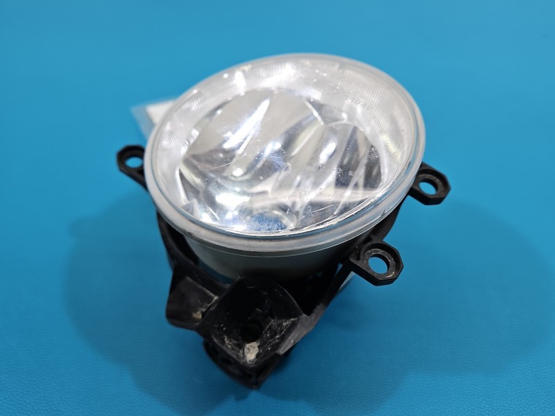 Halogen prawy Toyota Yaris III 81210-02110, 90008490
