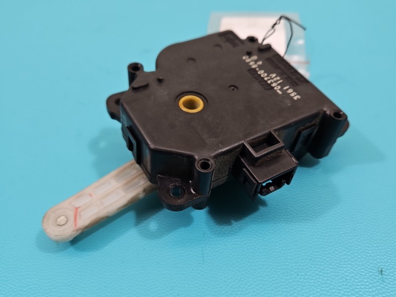 Silniczek nawiewu NAGRZEWNICY Toyota Avensis II T25 063700-8680 EUROPA