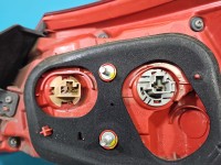 Lampa tył lewa błotnika Mitsubishi Lancer VIII 07-16 HB EUROPA 20-87977