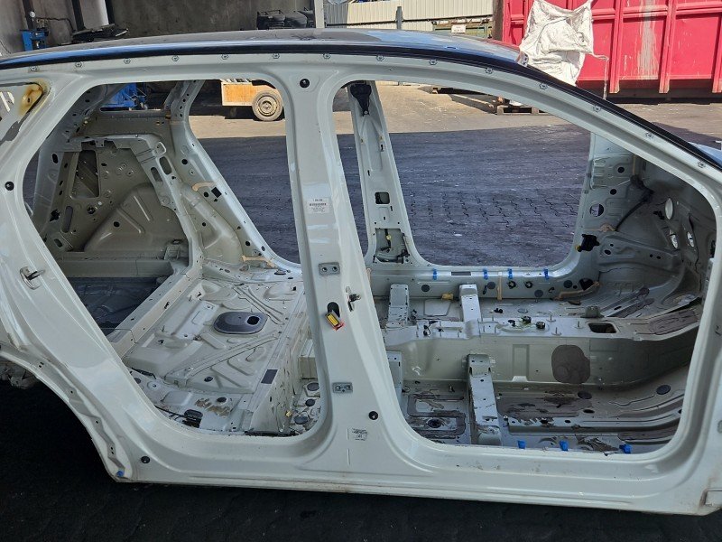 Próg prawy SŁUPEK ŚRODKOWY B Peugeot 3008 II HB 5d białyKWED Próg prawy SŁUPEK ŚRODKOWY B Peugeot 3008 II HB 5d białyKWED