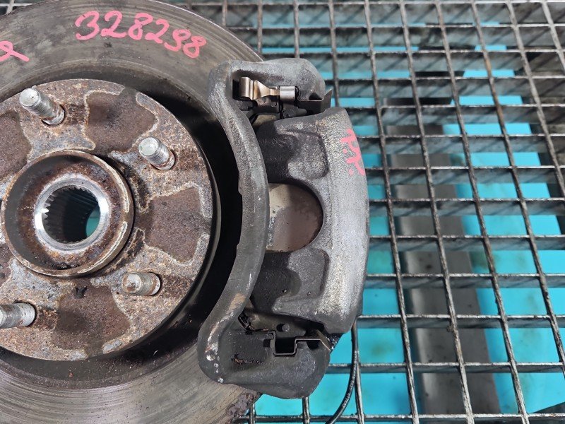 Zacisk przód prawy Nissan Juke I F15 10-19 1.2 T