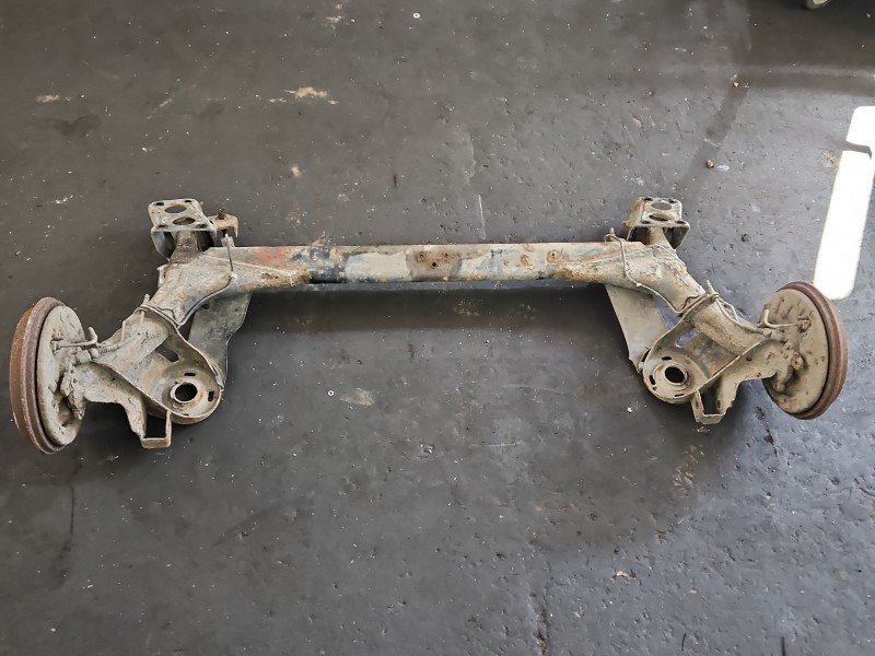 Tylna belka oś tył Skoda Octavia I 1.6 8V wiel Tylna belka oś tył Skoda Octavia I 1.6 8V wiel