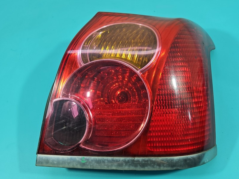 Lampa tył prawa Toyota Avensis II T25 HB EUROPA