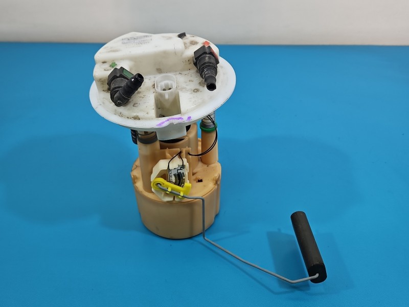 pompka Pompa paliwa Renault Clio II 1.2 8V 7700416988 Uszkodzenie widoczne na zdjęciu 4 pin