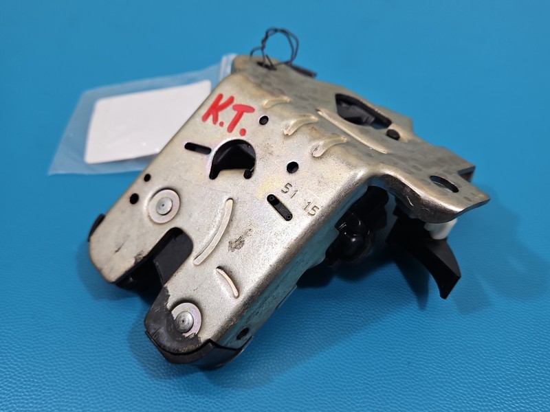 Zamek klapy tył 3G0827503A Audi A4 B9 sedan Producent części: Audi, Europejska