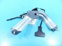 Siłownik klapki wlewu paliwa Toyota Avensis III T27 77030-05030