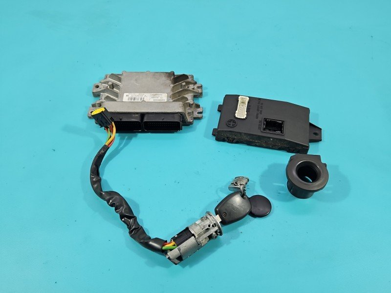 Komputer Sterownik silnika S110140025A, 8200856659 Dacia Sandero I 08-12 1.4 8V wiel (K7J (714))