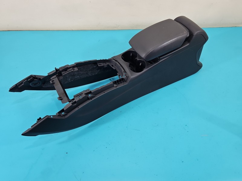 Podłokietnik TUNEL AUDI Q5 08- 8R0864981 EUROPA