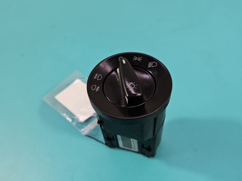 Przełącznik włącznik świateł Skoda Fabia II 1U0941531D