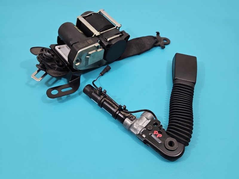 Pas bezpieczeństwa przód prawy pasażera Bmw f10 f11 615796400D, 623743000, 622367900D