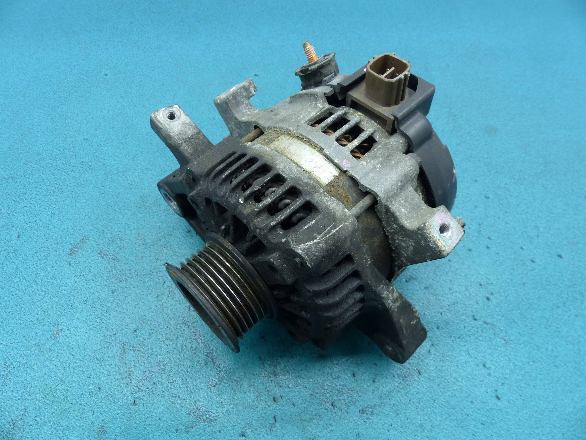 TEST Alternator Toyota Yaris II 270600Y030 1.3 vvti