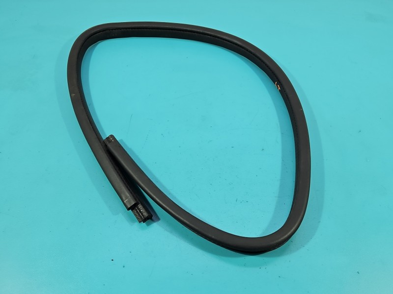 Uszczelka drzwi tył lewa Suzuki Splash