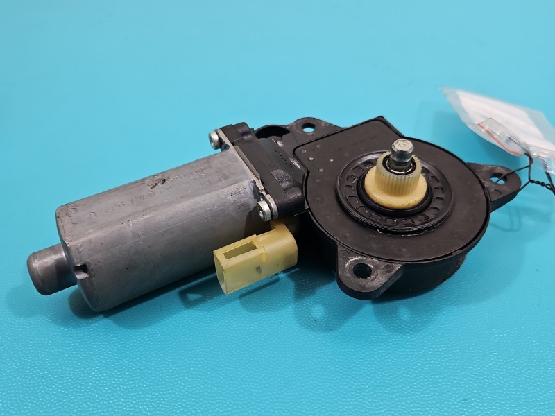 Podnośnik przód lewy Ford Fiesta Mk6 0130821938 5d HB