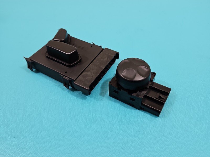 Przełącznik LANCIA, 2el. panel sterowania fotela przód prawy Lancia Thema II 11-14 03461142 Przełącznik LANCIA, 2el. panel sterowania fotela przód prawy Lancia Thema II 11-14 03461142