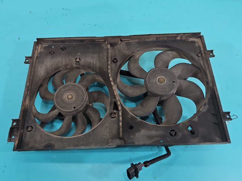 Wentylatory Wentylator chłodnicy Audi A3 8L 1J0121207M 1.6 sr (AVU)