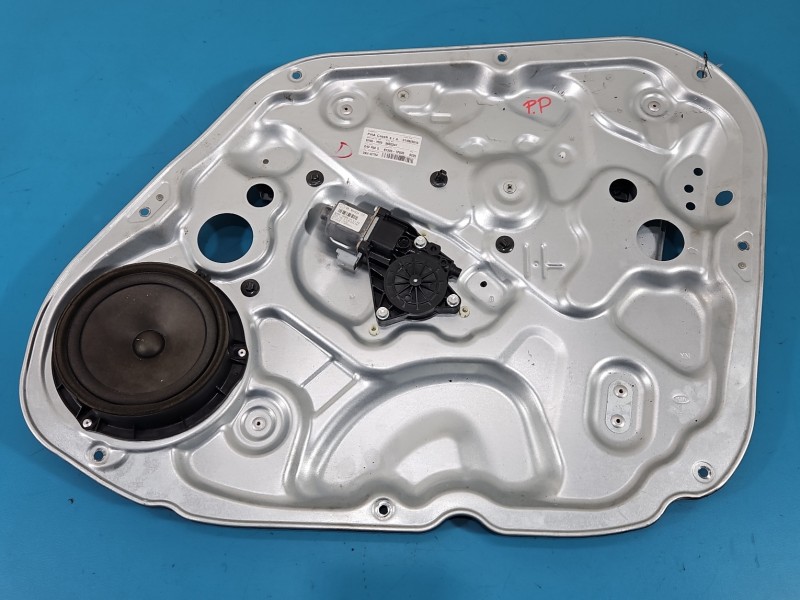 Podnośnik przód prawy SZYBY WINDA Kia Venga Producent części: KIA, 2 PIN 81320-1P020, 82480-1P020 5d HB