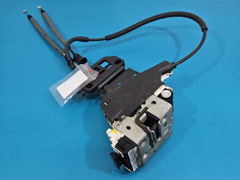 Zamek tył lewy P04589915AD Jeep Cherokee KL 4piny , uszkodzone mocowanie