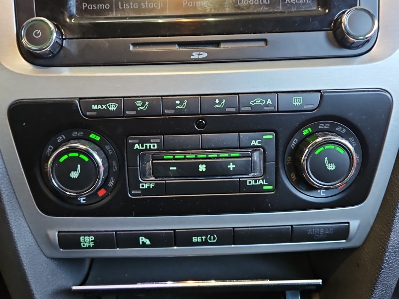 Konsola panel nawiewu Skoda Octavia II 3T0907044AL