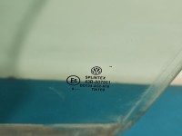 Szyba drzwi przód lewa Vw Golf IV HB