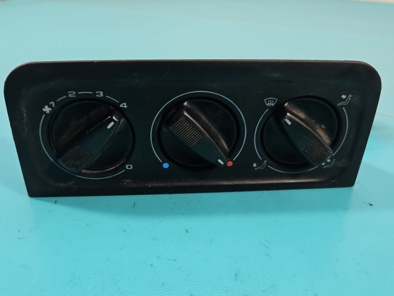 Konsola panel nawiewu Vw Golf III 1H0820045