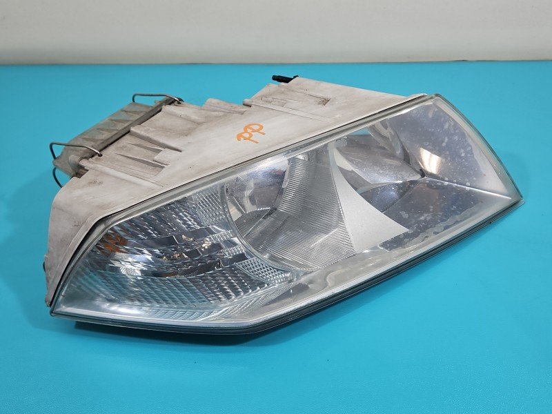 Reflektor prawy lampa przód Skoda Octavia II EUROPA