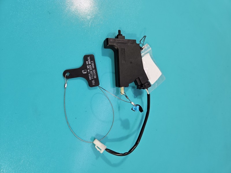 Siłownik klapki wlewu paliwa Kia Niro I 16-22