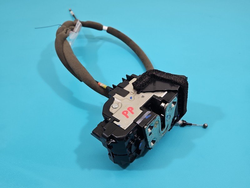 Zamek przód prawy Nissan Qashqai II J11 13-21 EUROPA Nissan, 3 pin.