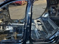 Próg lewy SŁUPEK ŚRODKOWY B AUDI Q7 II 4M HB 5d LC5M