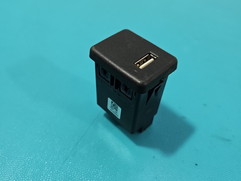 Gniazdo USB Opel Astra V K 39087528