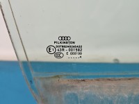 Szyba drzwi przód prawa Audi A3 8P HB