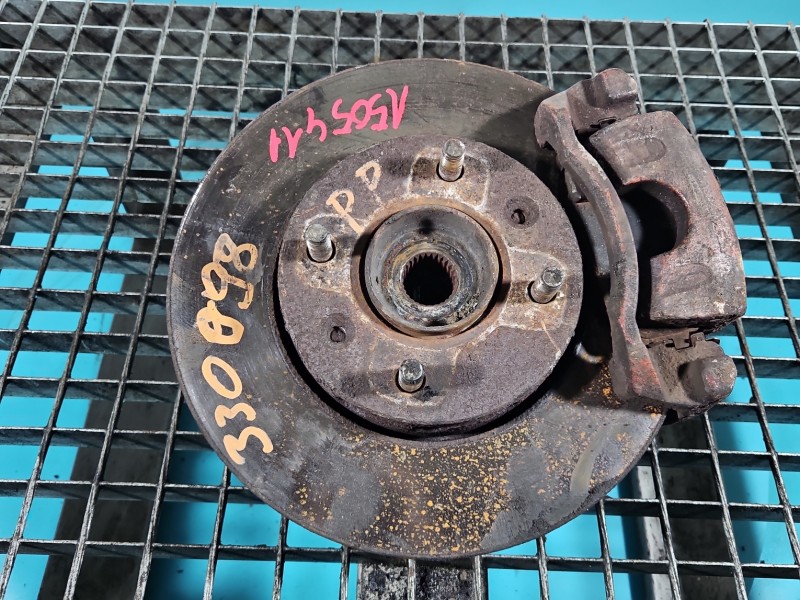 Zwrotnica prawa piasta przód 2.0 crdi Kia Carens II