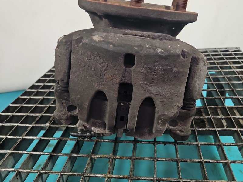 Zacisk przód prawy Iveco Daily IV 06-14 2.3 HPI