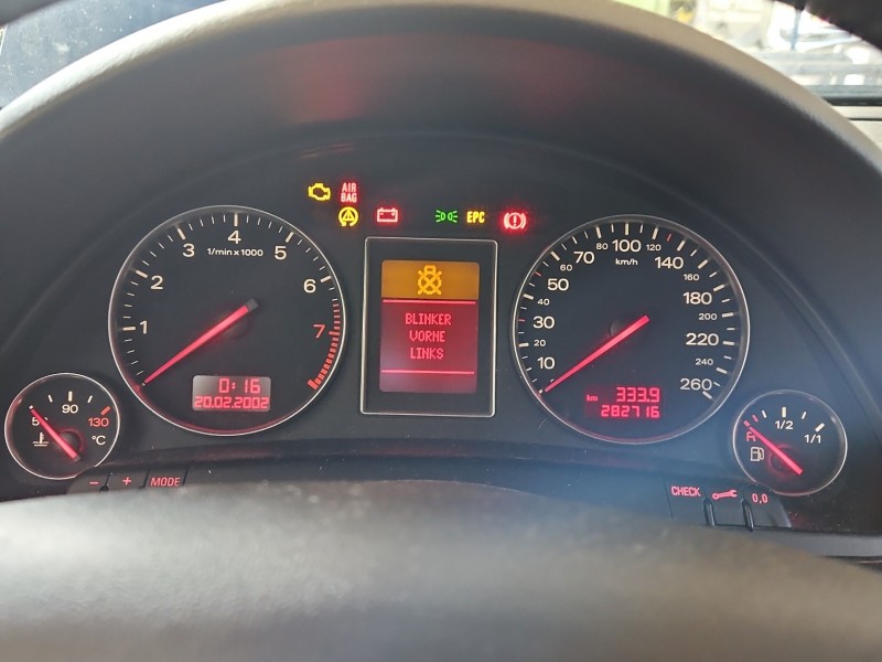 Licznik Audi A4 B6 1.6 8V 8E0920900L EUROPA