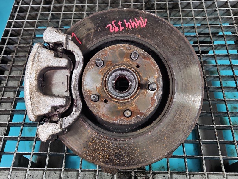 Zwrotnica lewa piasta przód 2.0 D4D Toyota Avensis III T27 Zwrotnica lewa piasta przód 2.0 D4D Toyota Avensis III T27
