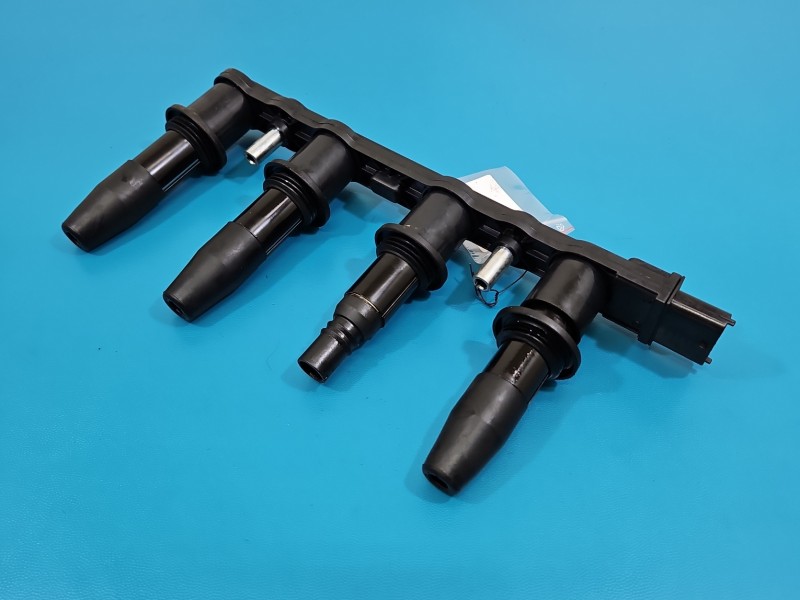 Cewka zapłonowa Opel Astra III H 1.8 16V Brak oslony na jednej fajce 6PIN